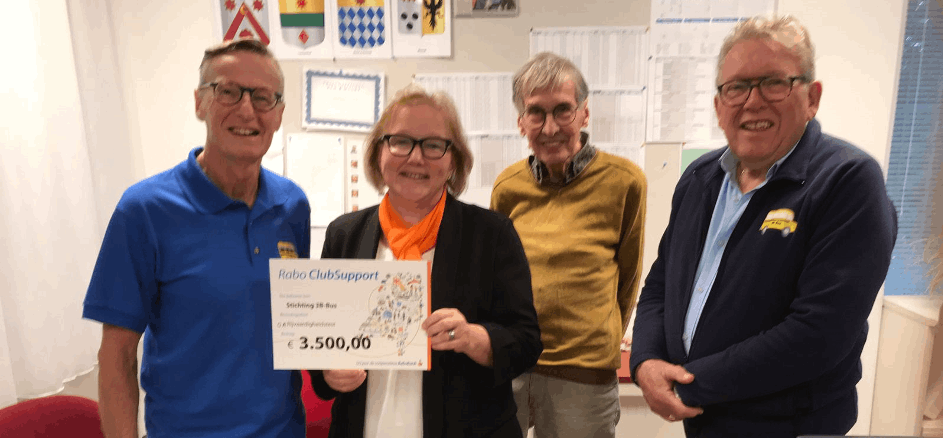 3B-Bus ontvang Rabo ClubSupport cheque (2)