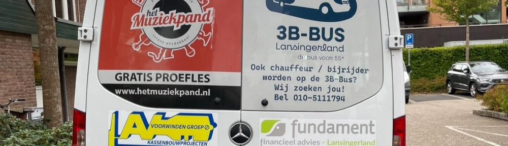 3B-Bus met sponsor logo's erop